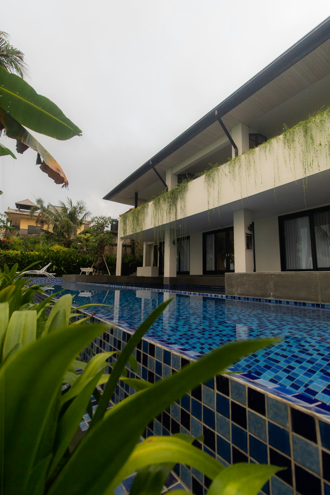 portfolio-01 white-concrete-building-near-swimming-pool-during-daytime-nmlzthnauiy